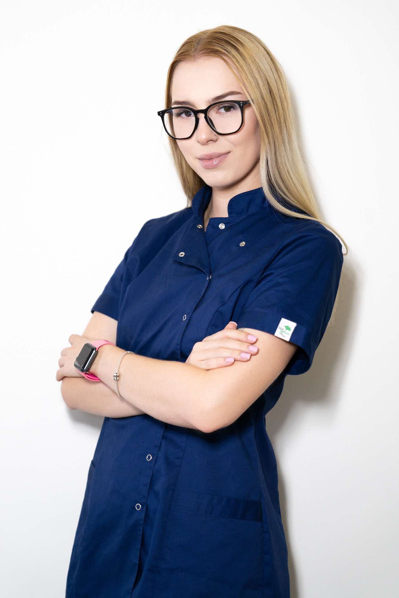 Portret Julii Kubackiej, stylistki paznokci z Jvliet Nailss